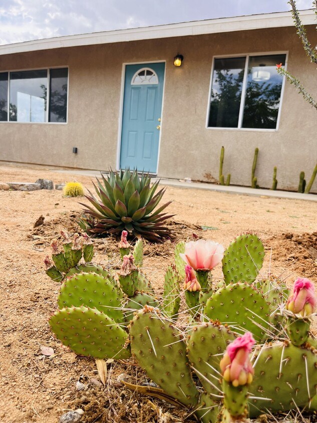 Primary Photo - Charming 3-Bedroom with 2 Full Baths on th...