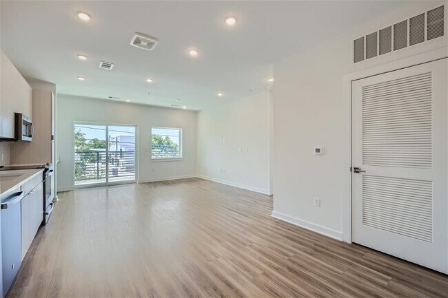 Building Photo - 4802 S Congress Ave