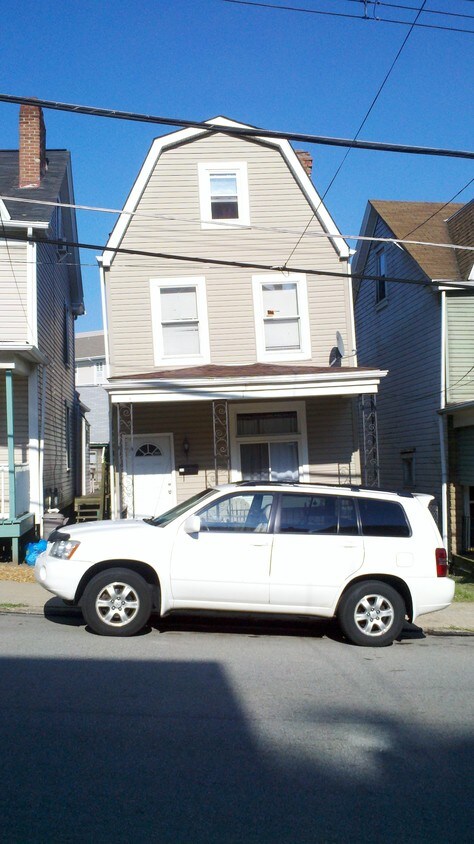 Primary Photo - 248 Robinson St