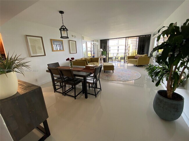 Foto del edificio - 780 NE 69th St