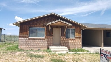 Building Photo - 1709 N Cedar Blvd