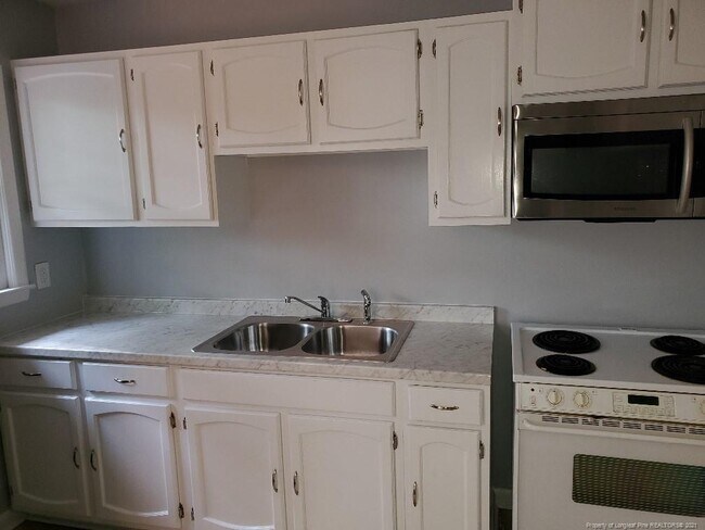 Building Photo - 1801 Cawdor Dr