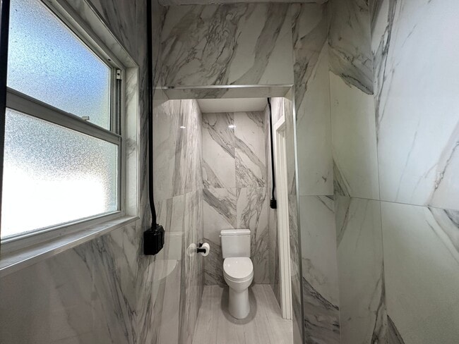 Foto del edificio - Cozy 1-Bedroom Cottage | All Utilities Included | Pet-Friendly