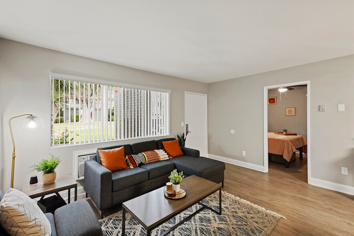 Inside Layout - 2004 Oxford Ave