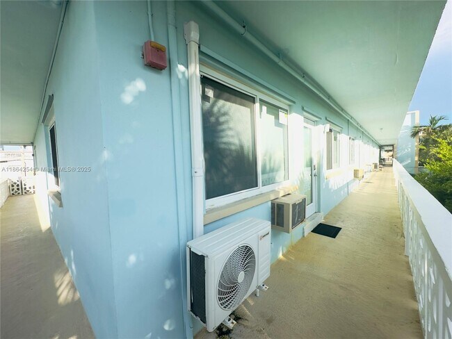 Foto del edificio - 455 Golden Isles Dr