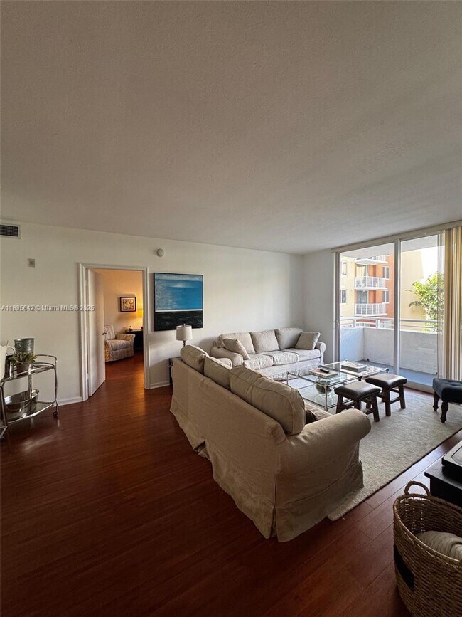 Foto del edificio - 2775 NE 187th St