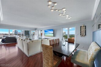 Building Photo - 250 Park Shore Dr