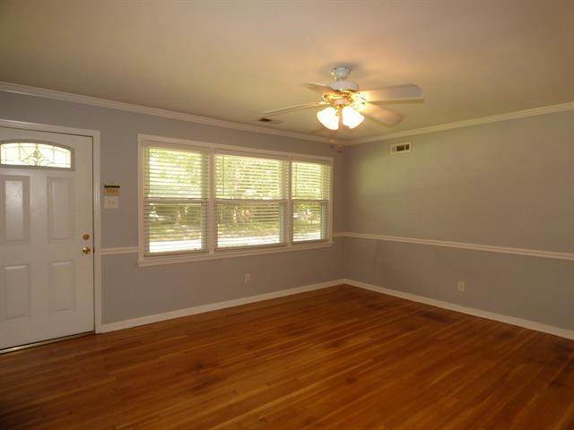 Foto del edificio - 4949 Hampshire Ave