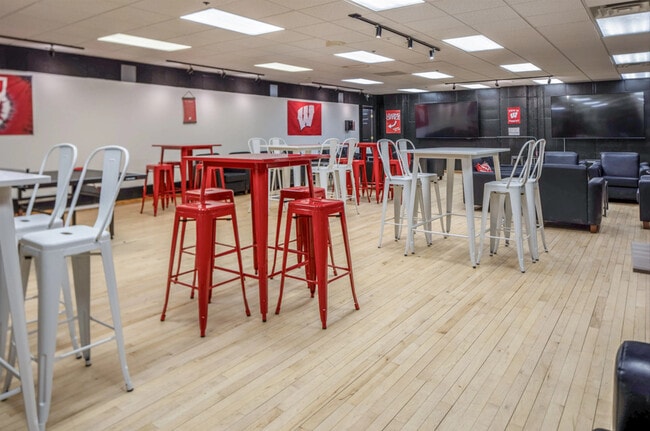 Suite de servicios - Collegiate Campus Student Apartments