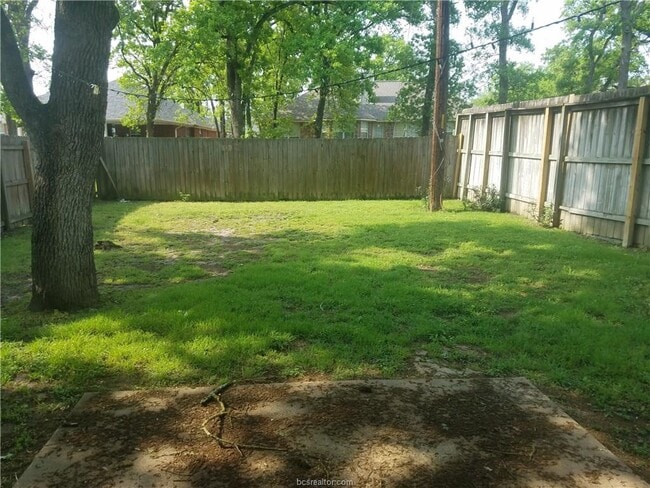 Building Photo - 2310 Pecan Ridge Dr