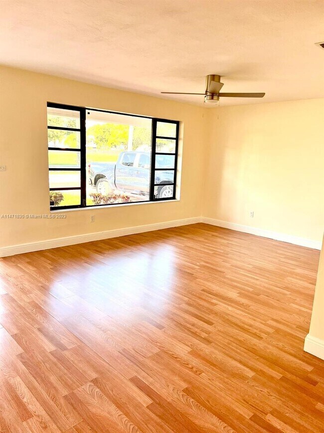 Building Photo - 10881 N Snapper Creek Dr