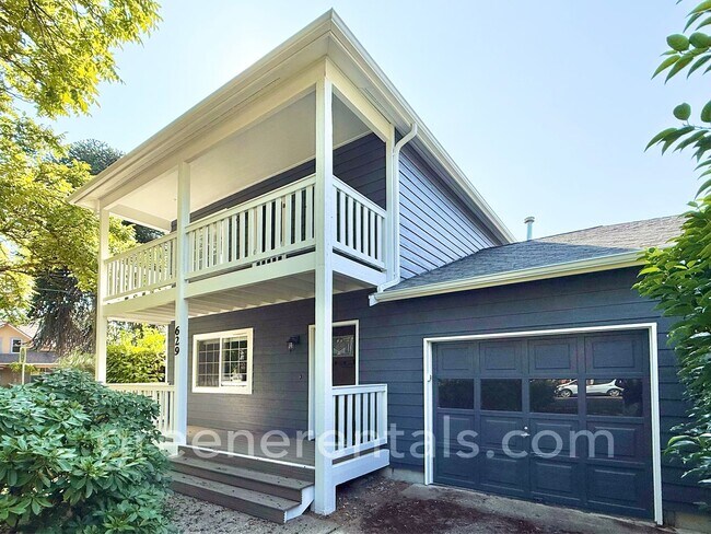 Building Photo - Charming 2BR/1.5BA Home Near Lions Park