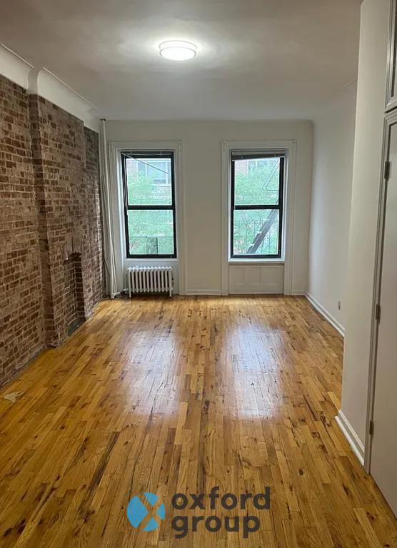 Building Photo - 141 W 67th St