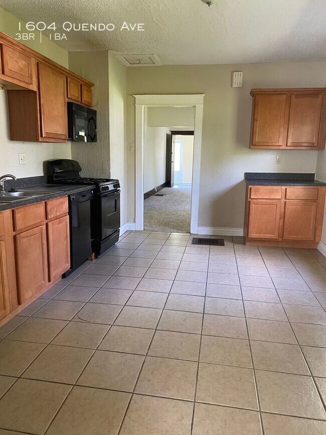 Building Photo - Three bedroom in University City