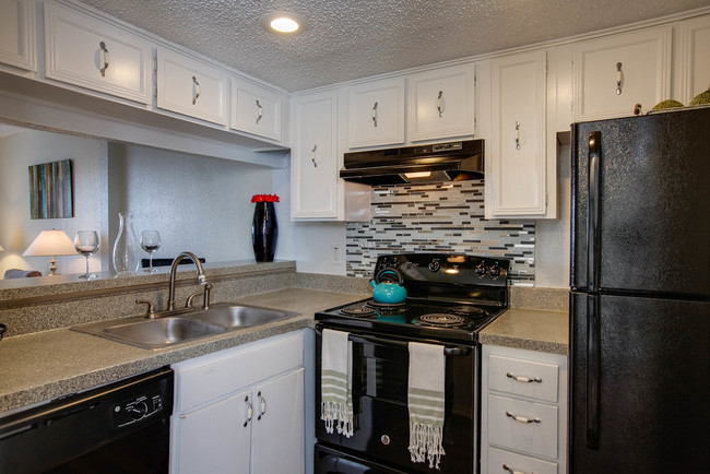 Kitchen with upgrades! - Bay Island at Harbor Point