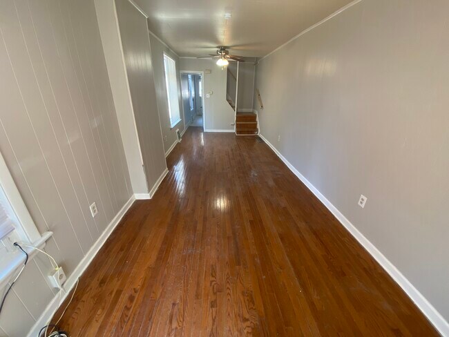 Large living room - 433 N Fulton St
