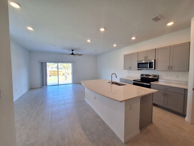 Foto del edificio - 211 Riverfront Wy
