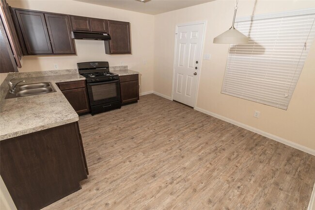 Building Photo - 21155 Sprouse Cir