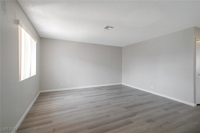 Building Photo - 4300 N Lamont St