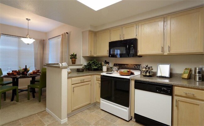 Building Photo - 39 SE 15th Ave