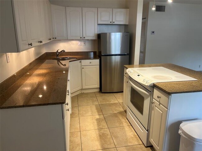 Foto del edificio - 1414 NE 5th Terrace