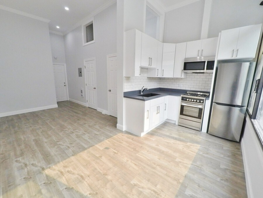 Primary Photo - Remodeled Studio with Modern Kitchen in Ol...