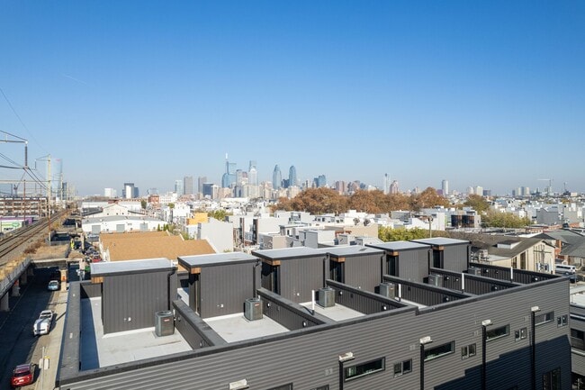 Photo - 2460 Dickinson St House