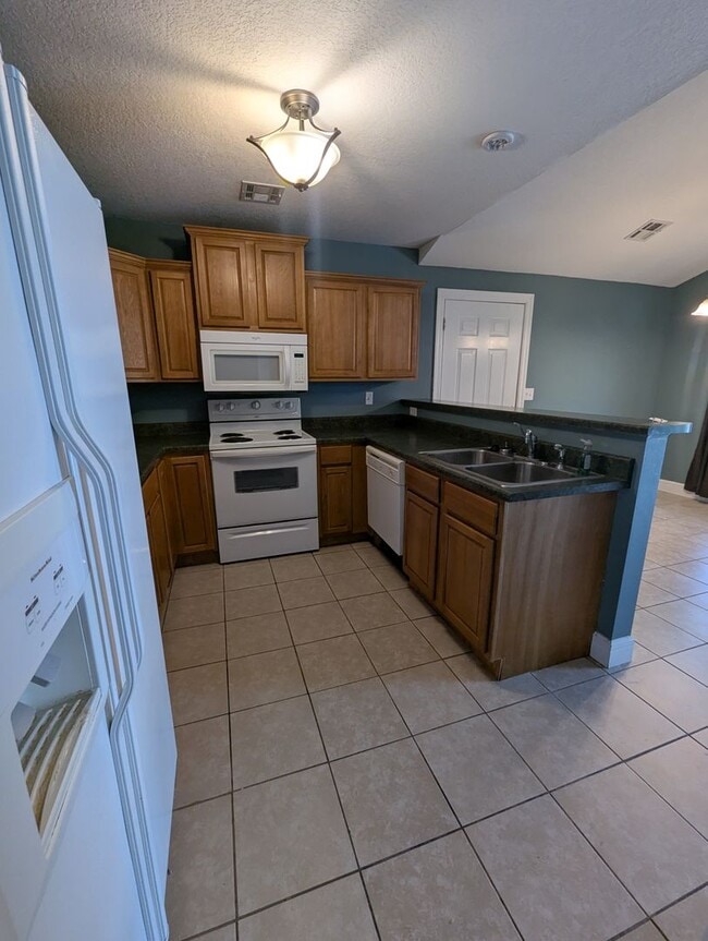 Building Photo - FOR RENT – Gorgeous 3 Bed, 2 Bath Home in ...