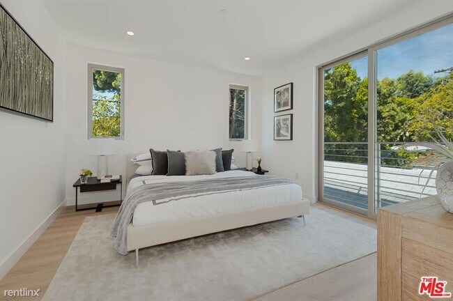 Building Photo - 3 br, 2.5 bath Townhome - 1421 N Stanley A...