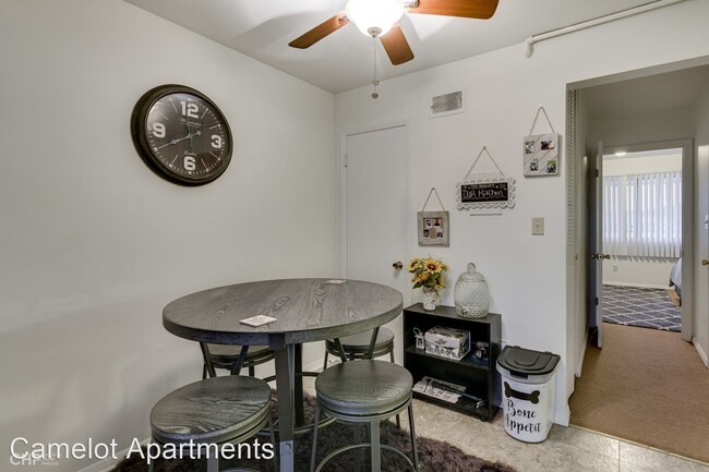 Foto del edificio - 1 br, 1 bath Apartment - 6423 Kennedy Avenue