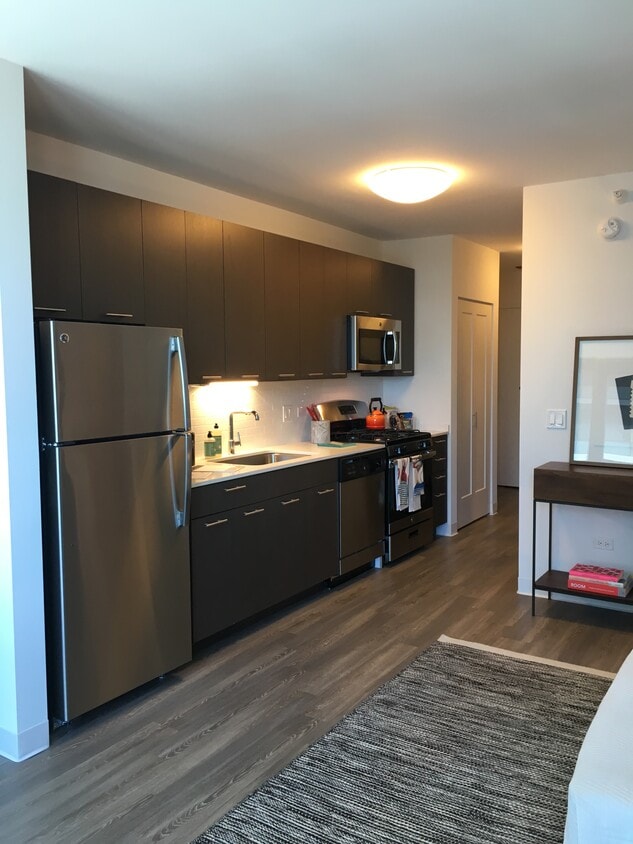 Foto principal - 702 N Wells St