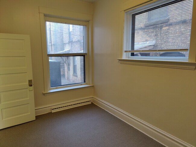 Building Photo - 208 N 15th Ave E
