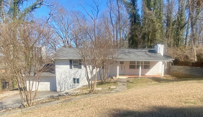 Foto del edificio - Knoxville 37919 - 4 bedroom, 3 bath FULLY ...