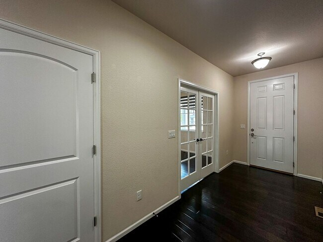 Building Photo - The perfect home in the Overlook at Cherry...