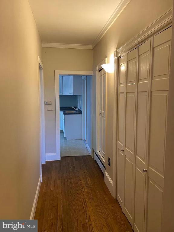 Building Photo - 146 E Nields St