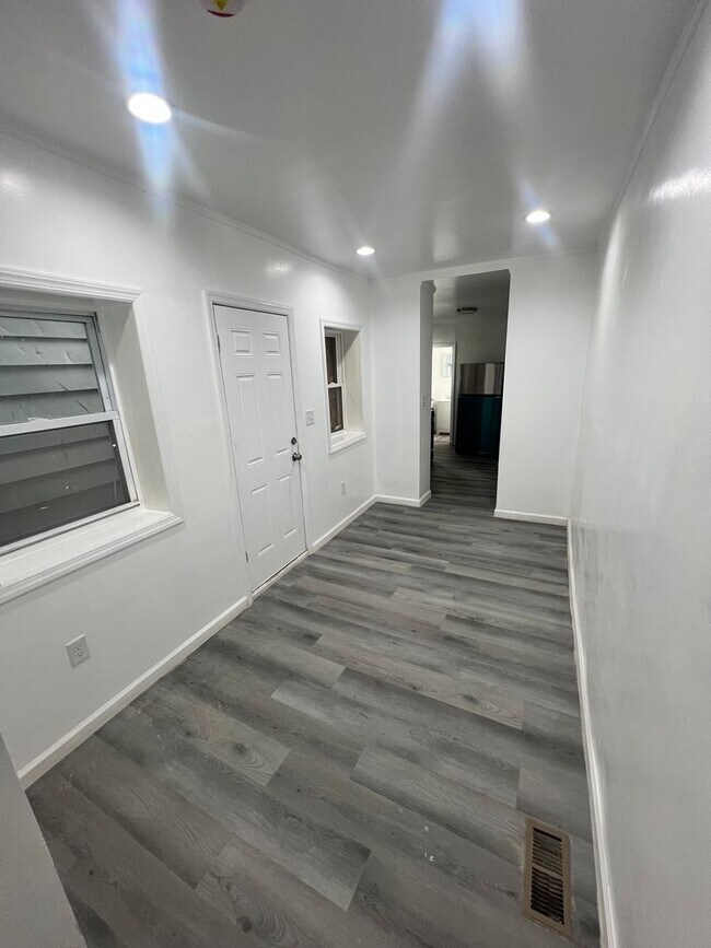 Foto del edificio - 22 1/2 Seward Ave