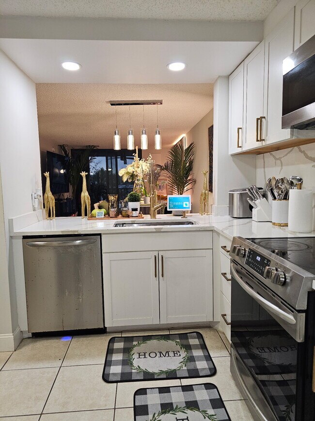 Photo - 114 Lake Emerald Dr Apartment