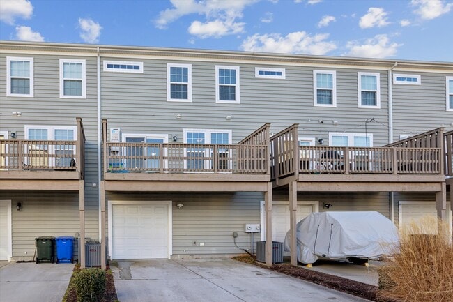 Building Photo - 4968 Limestone Ave