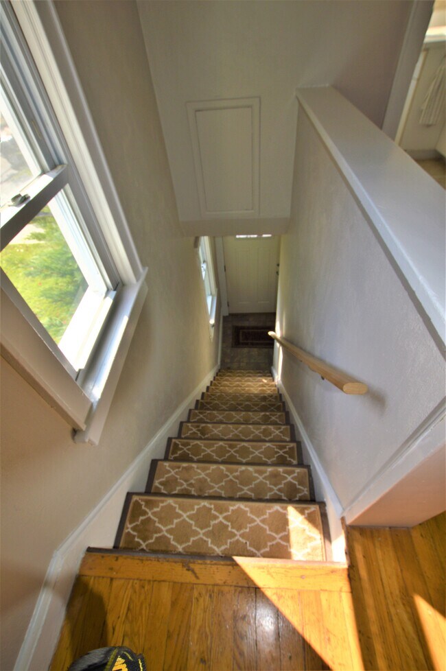 Building Photo - 159 Bentley St