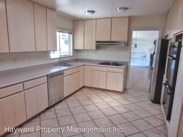 Foto del edificio - 3260 Waterview Ct