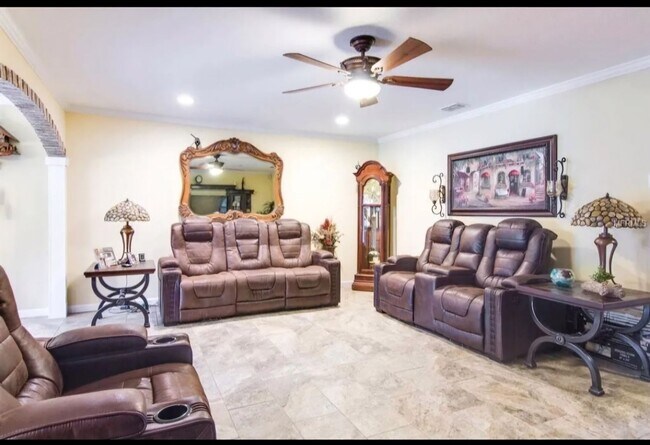 Foto del edificio - Charming 3BR 2.5 bath Townhome in heat of ...