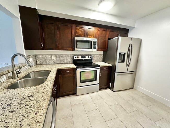 Foto del edificio - 4245 S Pine Island Rd