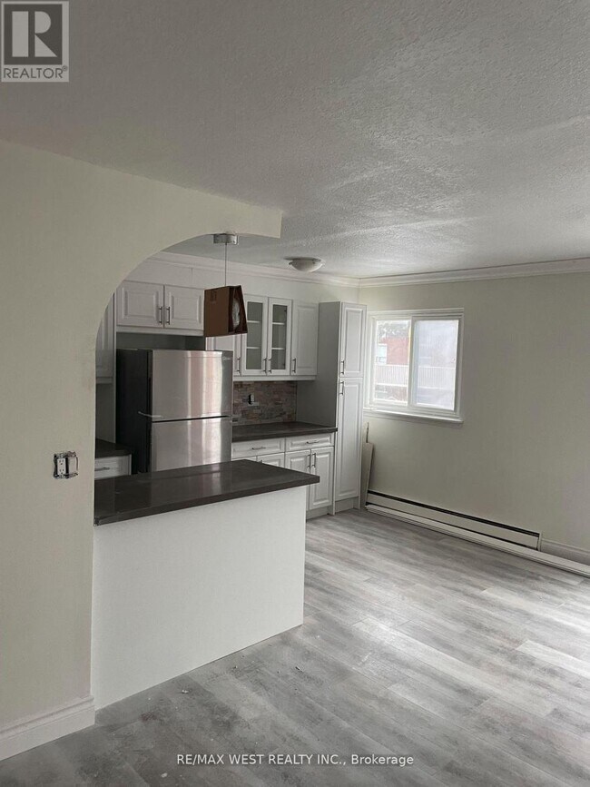 Photo du bâtiment - 2365 Marine Dr