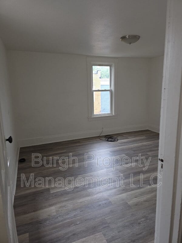 Building Photo - 489 Norton St