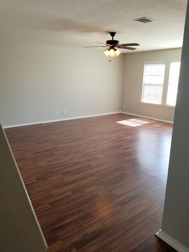 Foto del edificio - 196 Valero Dr