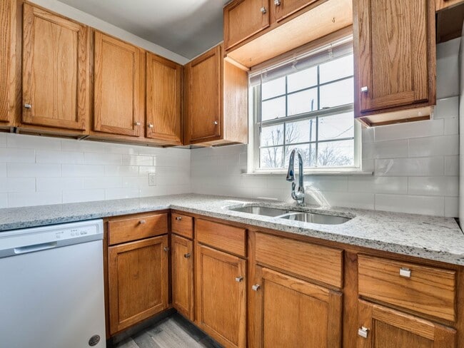 Foto del edificio - 2 Bedroom, 1 Bath Home in Shawnee!