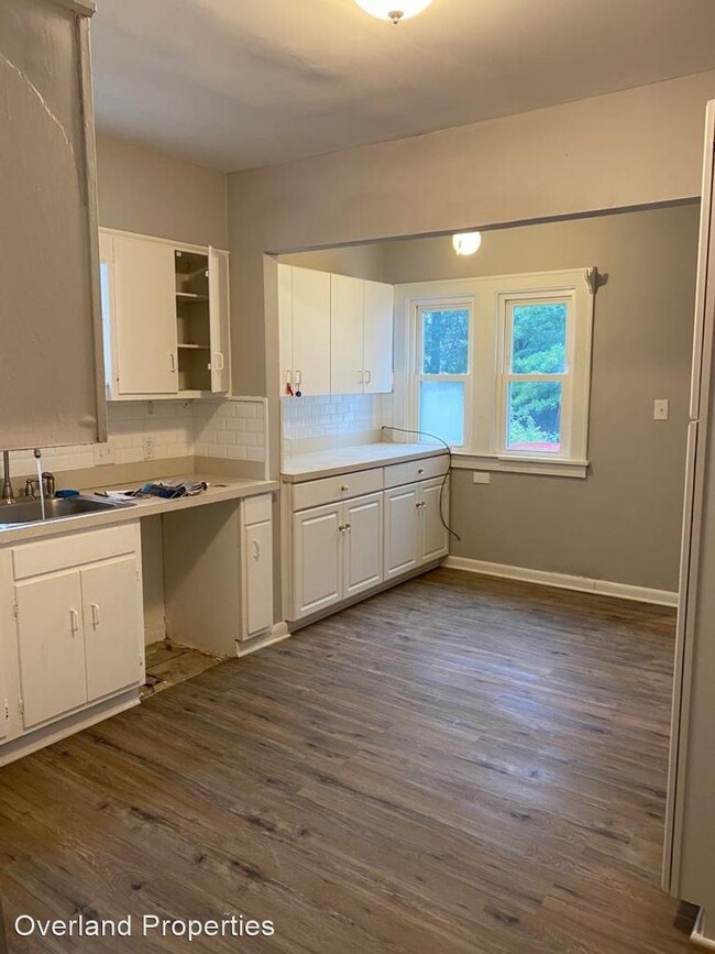 Building Photo - 3 br, 1.5 bath House - 3513 Silsby Ave