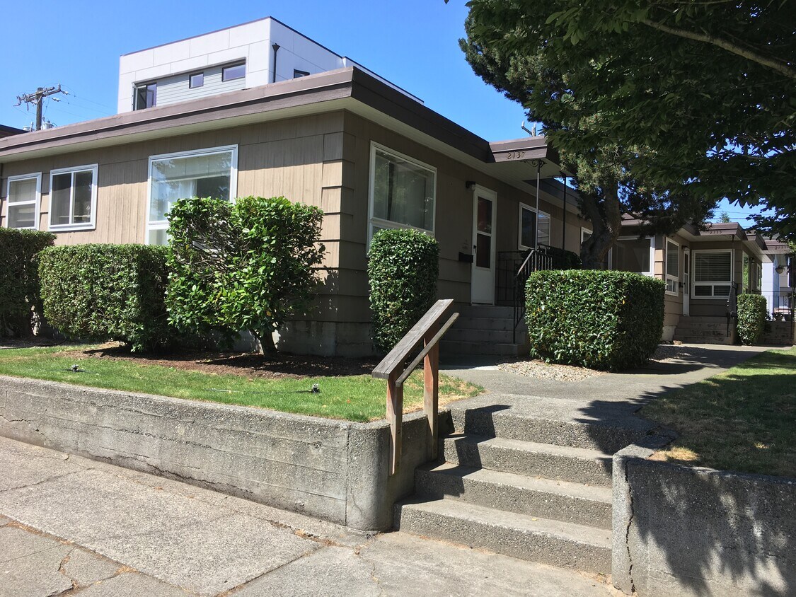 Primary Photo - 2133 California Ave