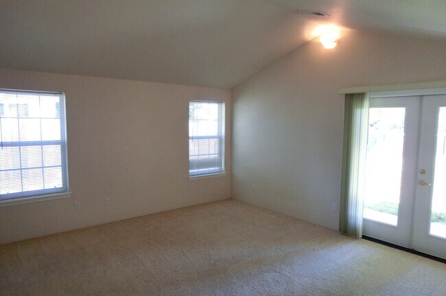 Foto del edificio - 2639 SW Allen Creek Rd