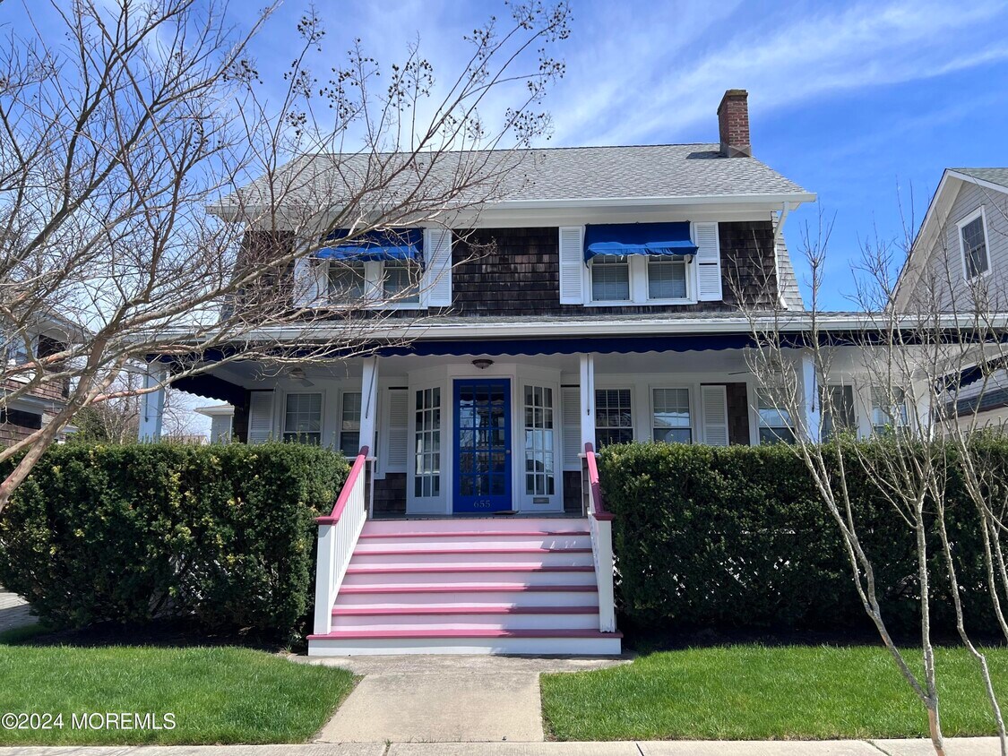 Primary Photo - 655 Main Ave